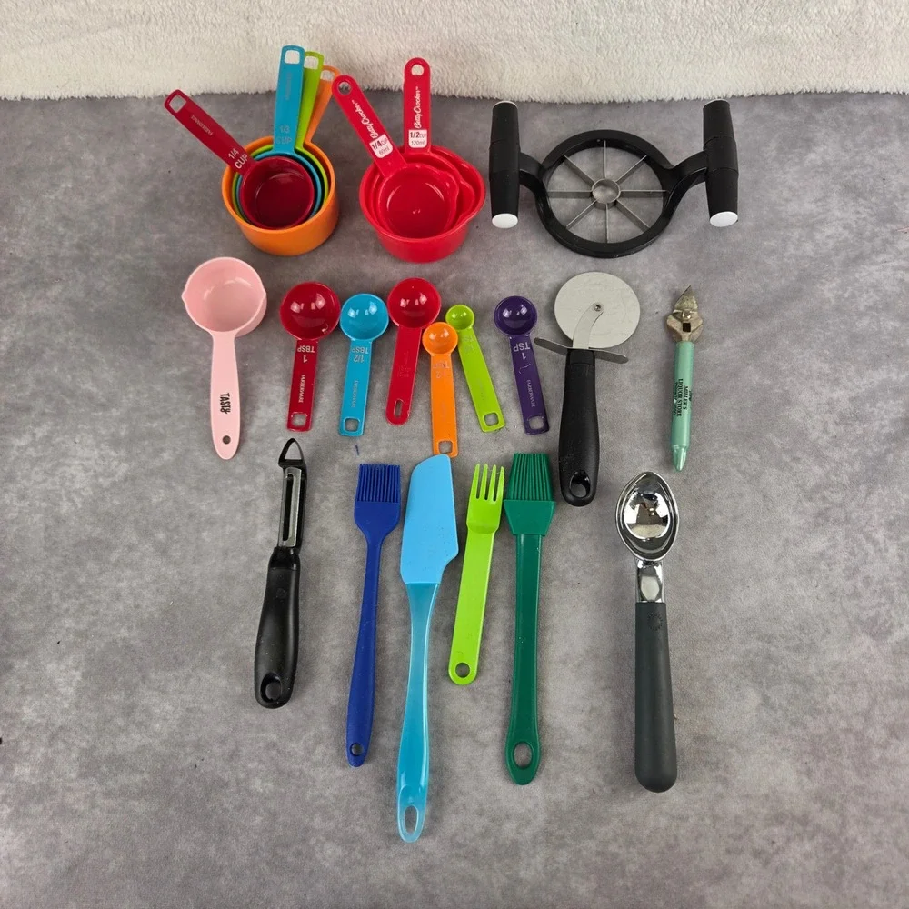 Kitchen Gadget Lot Betty Crocker Farberware OXO Measuring Cups Spoons Tools